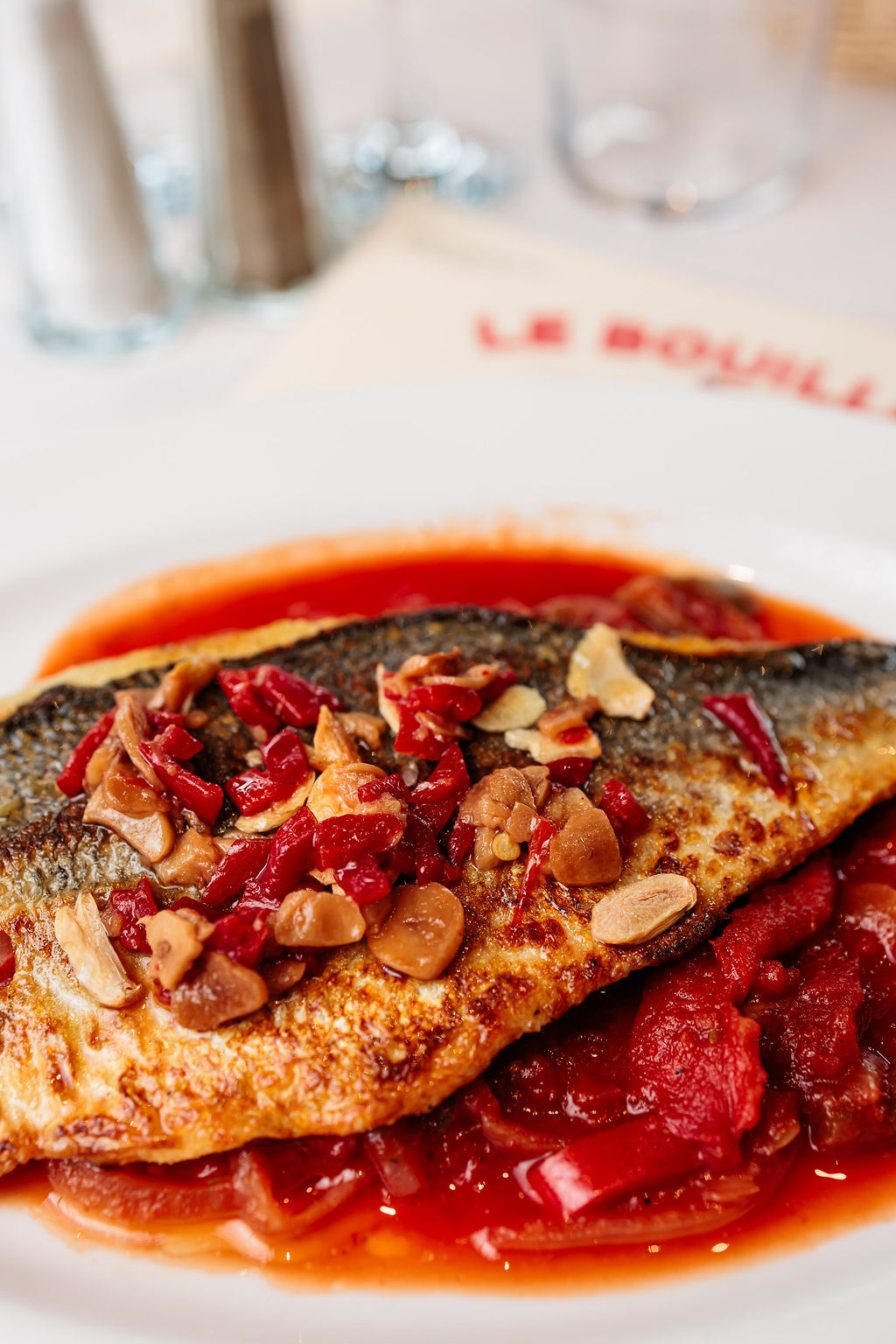 Filet de Daurade à l’espagnole, Bouillon Béarnais plat